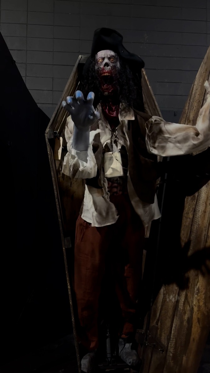 Coffin Corpse Door Pirate