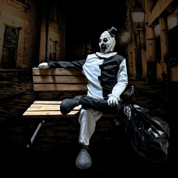 Terrifying Clown Bench - Static Photo Op